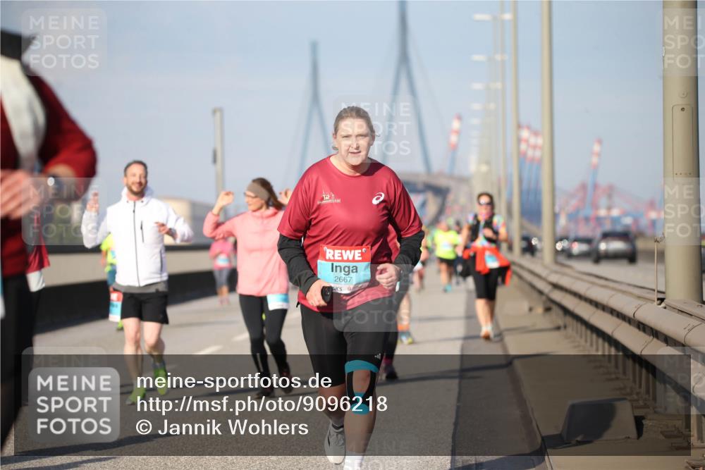 03.10.2025 - Köhlbrandbrückenlauf Jannik Wohlers http://msf.ph/oto/9096218 03.10.2025 10:14:29 Position 3 2667 meine-sportfotos.de