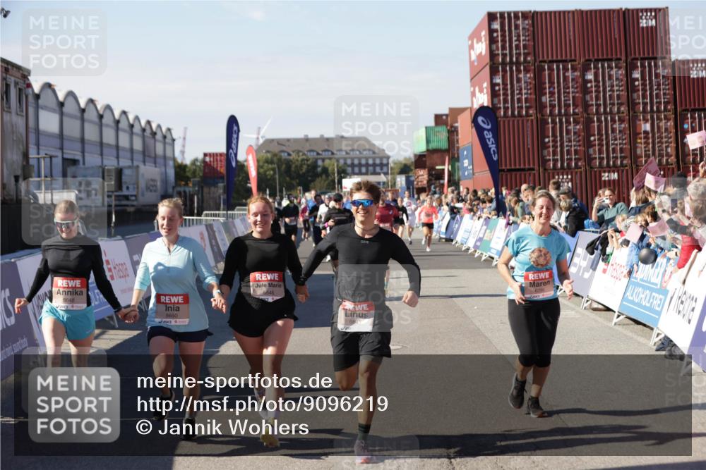 03.10.2025 - Köhlbrandbrückenlauf Jannik Wohlers http://msf.ph/oto/9096219 03.10.2025 13:21:01 Ziel 4680, 4915, 4916, 5006, 5084, 5130, 5156, 5169, 5363, 5377, 5501, 6282, 6296, 6645, 6646, 6648, 6650, 6780 meine-sportfotos.de