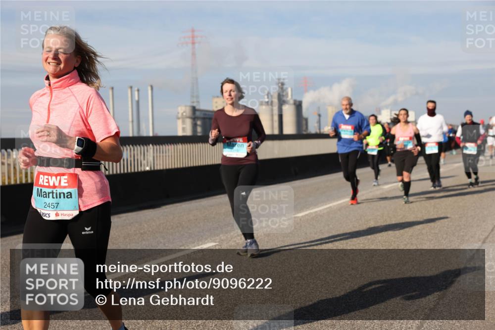 03.10.2025 - Köhlbrandbrückenlauf Lena Gebhardt http://msf.ph/oto/9096222 03.10.2025 10:09:58 Position 2  meine-sportfotos.de