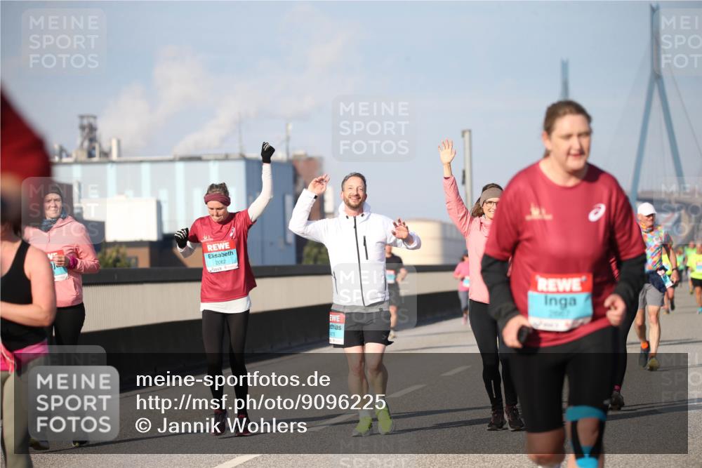 03.10.2025 - Köhlbrandbrückenlauf Jannik Wohlers http://msf.ph/oto/9096225 03.10.2025 10:14:30 Position 3 2062, 475 meine-sportfotos.de
