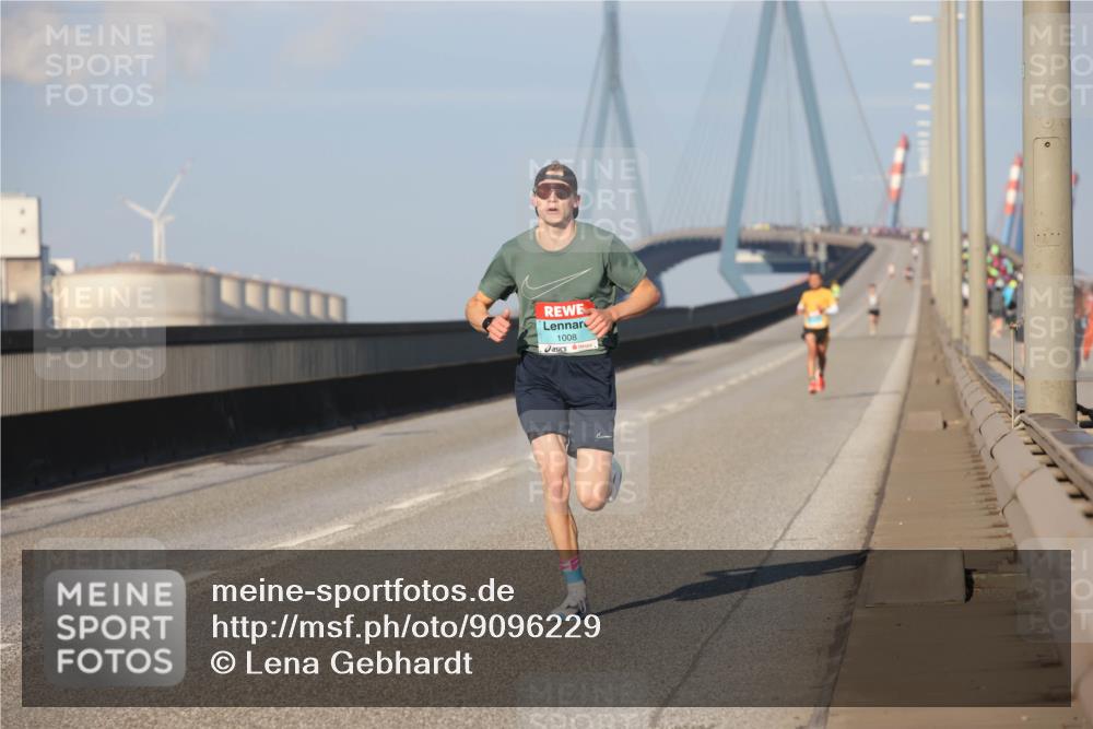 03.10.2025 - Köhlbrandbrückenlauf Lena Gebhardt http://msf.ph/oto/9096229 03.10.2025 09:33:03 Position 2 1008 meine-sportfotos.de