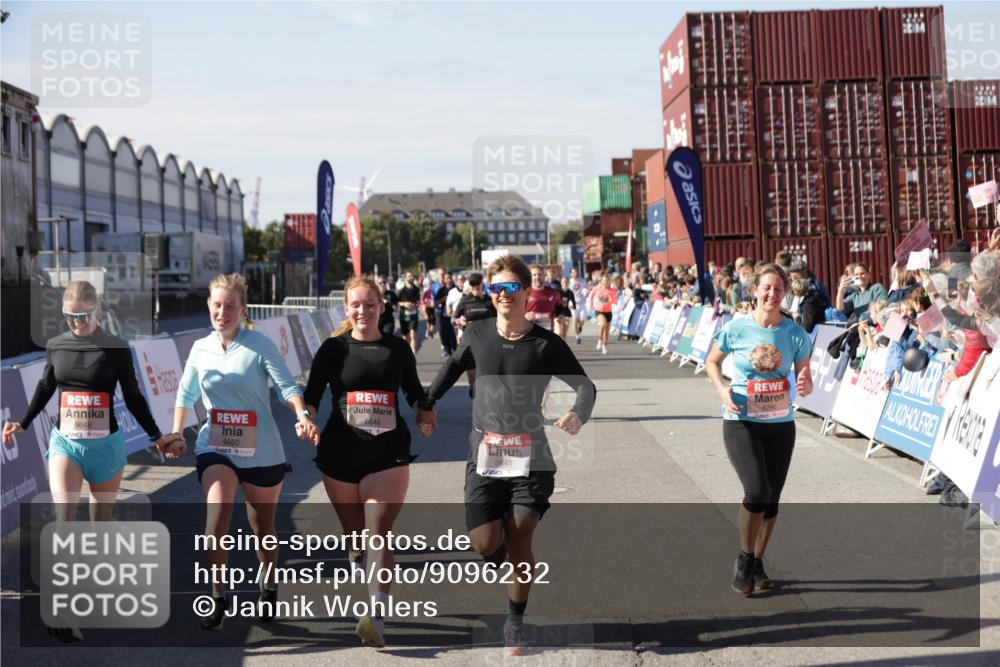 03.10.2025 - Köhlbrandbrückenlauf Jannik Wohlers http://msf.ph/oto/9096232 03.10.2025 13:21:01 Ziel 4680, 4915, 4916, 5006, 5084, 5130, 5156, 5169, 5363, 5377, 5501, 6282, 6296, 6645, 6646, 6648, 6650, 6780 meine-sportfotos.de