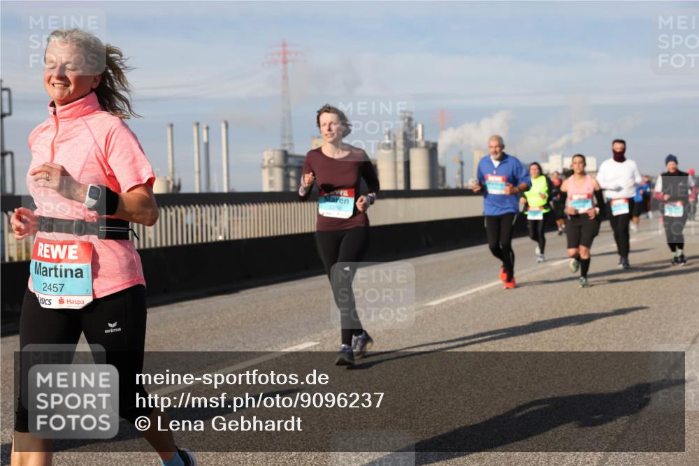 03.10.2025 - Köhlbrandbrückenlauf Lena Gebhardt http://msf.ph/oto/9096237 03.10.2025 10:09:58 Position 2 2457 meine-sportfotos.de