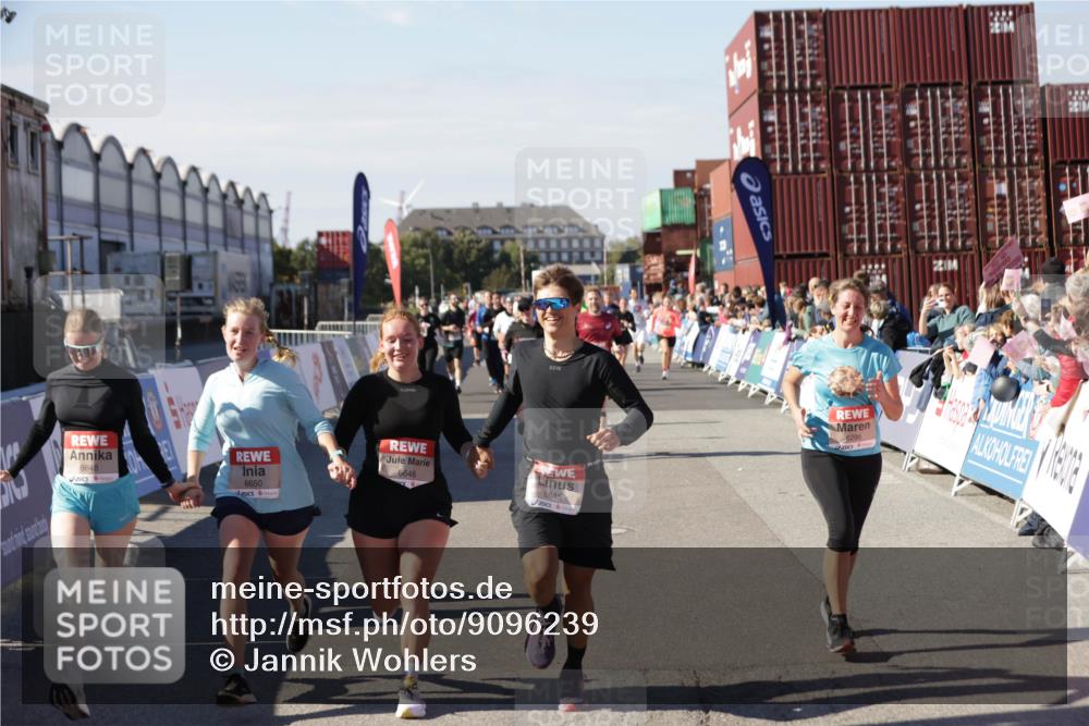 03.10.2025 - Köhlbrandbrückenlauf Jannik Wohlers http://msf.ph/oto/9096239 03.10.2025 13:21:01 Ziel 4680, 4915, 4916, 5006, 5084, 5130, 5156, 5169, 5363, 5377, 5501, 6282, 6296, 6645, 6646, 6648, 6650, 6780 meine-sportfotos.de