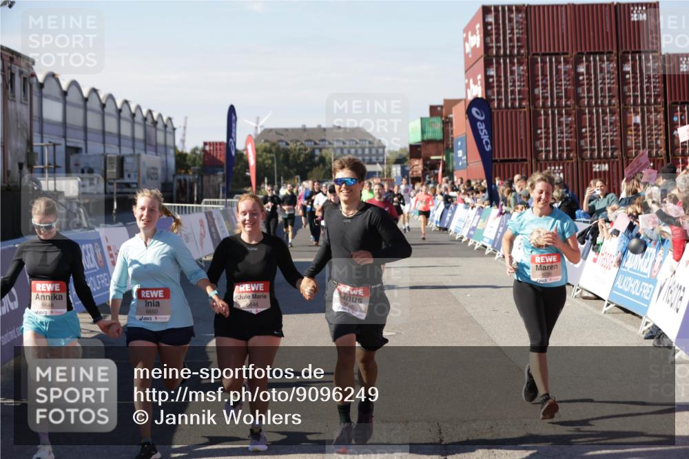03.10.2025 - Köhlbrandbrückenlauf Jannik Wohlers http://msf.ph/oto/9096249 03.10.2025 13:21:02 Ziel 4680, 4749, 4915, 4916, 5006, 5084, 5130, 5156, 5169, 5363, 5377, 5501, 6282, 6296, 6645, 6646, 6648, 6650, 6756, 6780 meine-sportfotos.de