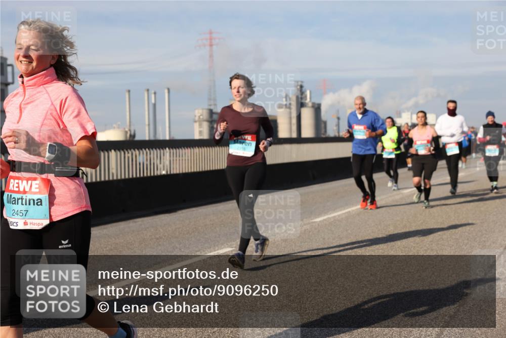 03.10.2025 - Köhlbrandbrückenlauf Lena Gebhardt http://msf.ph/oto/9096250 03.10.2025 10:09:58 Position 2 2457 meine-sportfotos.de