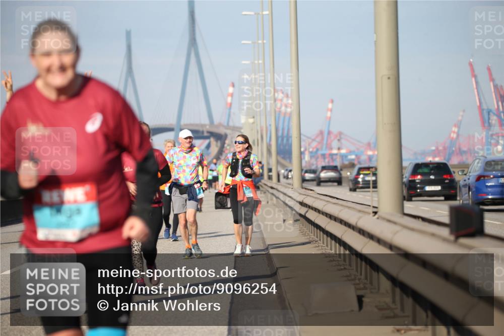 03.10.2025 - Köhlbrandbrückenlauf Jannik Wohlers http://msf.ph/oto/9096254 03.10.2025 10:14:31 Position 3  meine-sportfotos.de