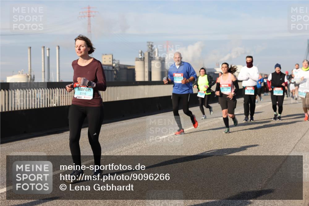 03.10.2025 - Köhlbrandbrückenlauf Lena Gebhardt http://msf.ph/oto/9096266 03.10.2025 10:09:58 Position 2 2316 meine-sportfotos.de