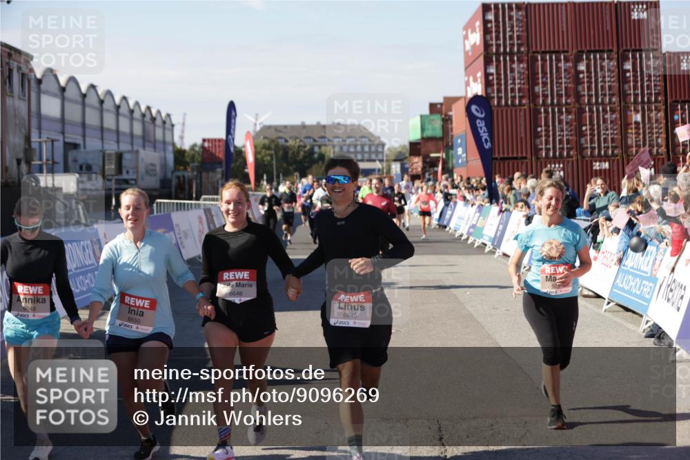 03.10.2025 - Köhlbrandbrückenlauf Jannik Wohlers http://msf.ph/oto/9096269 03.10.2025 13:21:02 Ziel 4680, 4749, 4915, 4916, 5006, 5084, 5130, 5156, 5169, 5363, 5377, 5501, 6282, 6296, 6645, 6646, 6648, 6650, 6756, 6780 meine-sportfotos.de
