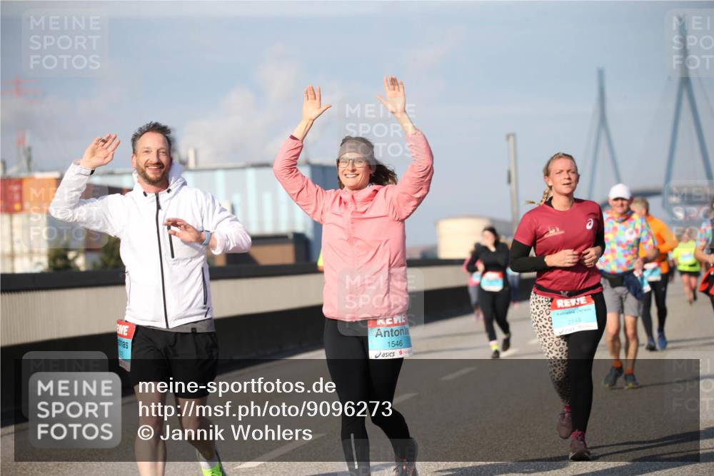 03.10.2025 - Köhlbrandbrückenlauf Jannik Wohlers http://msf.ph/oto/9096273 03.10.2025 10:14:33 Position 3 1546, 2148 meine-sportfotos.de