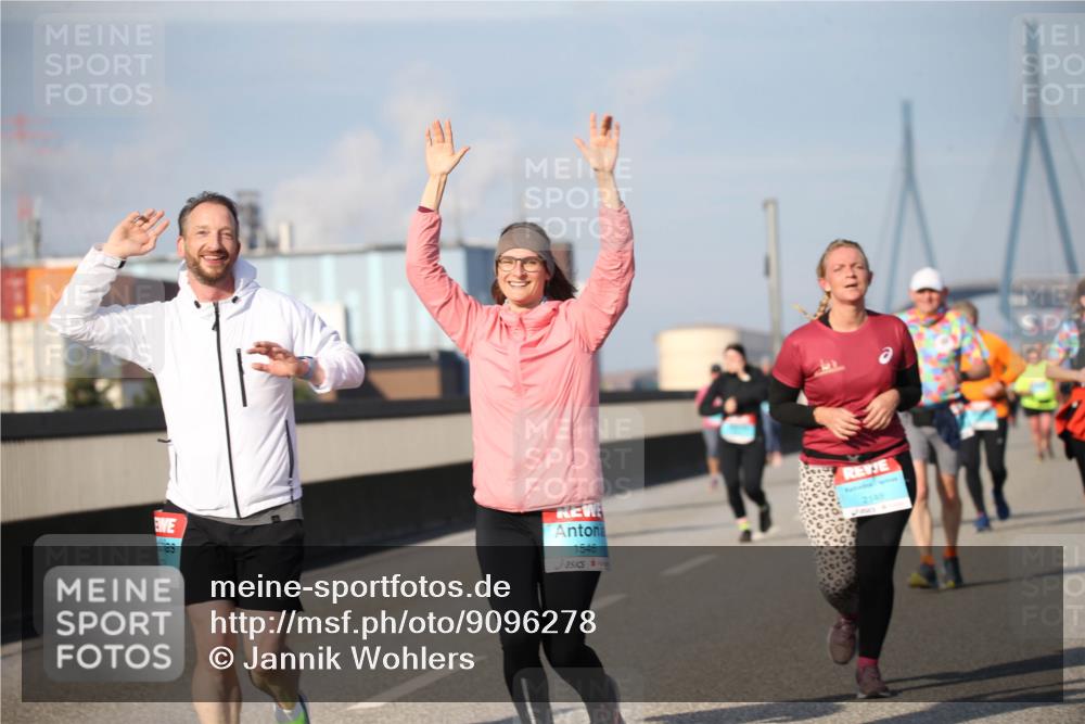 03.10.2025 - Köhlbrandbrückenlauf Jannik Wohlers http://msf.ph/oto/9096278 03.10.2025 10:14:33 Position 3 1546, 2148 meine-sportfotos.de