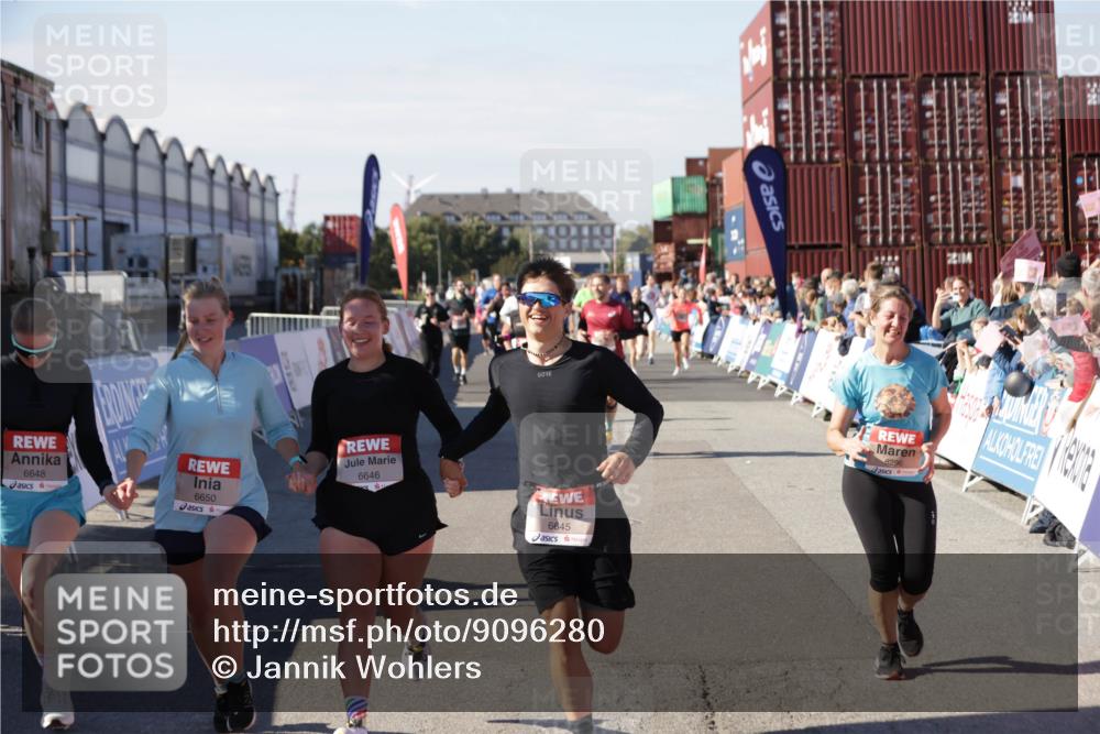 03.10.2025 - Köhlbrandbrückenlauf Jannik Wohlers http://msf.ph/oto/9096280 03.10.2025 13:21:02 Ziel 4680, 4749, 4915, 4916, 5006, 5084, 5130, 5156, 5169, 5363, 5377, 5501, 6282, 6296, 6645, 6646, 6648, 6650, 6756, 6780 meine-sportfotos.de