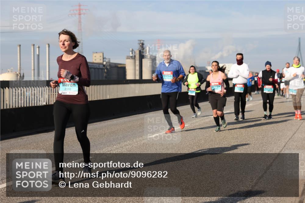 03.10.2025 - Köhlbrandbrückenlauf Lena Gebhardt http://msf.ph/oto/9096282 03.10.2025 10:09:58 Position 2 2316 meine-sportfotos.de