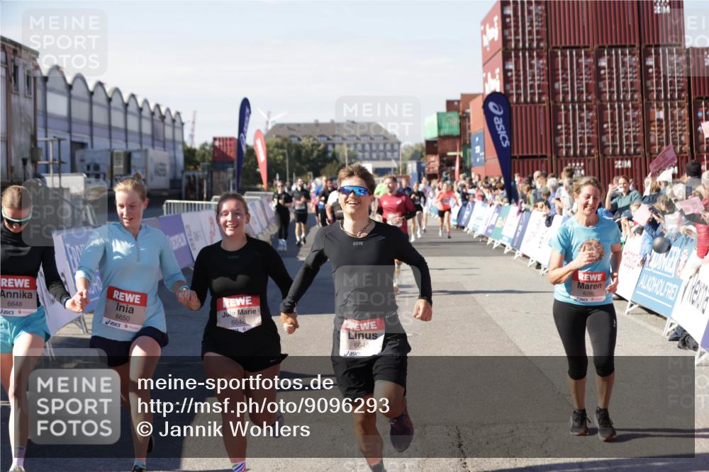 03.10.2025 - Köhlbrandbrückenlauf Jannik Wohlers http://msf.ph/oto/9096293 03.10.2025 13:21:02 Ziel 4680, 4749, 4915, 4916, 5006, 5084, 5130, 5156, 5169, 5363, 5377, 5501, 6282, 6296, 6645, 6646, 6648, 6650, 6756, 6780 meine-sportfotos.de