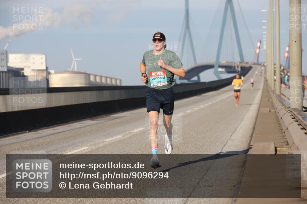 03.10.2025 - Köhlbrandbrückenlauf Lena Gebhardt http://msf.ph/oto/9096294 03.10.2025 09:33:04 Position 2 1008, 1 meine-sportfotos.de