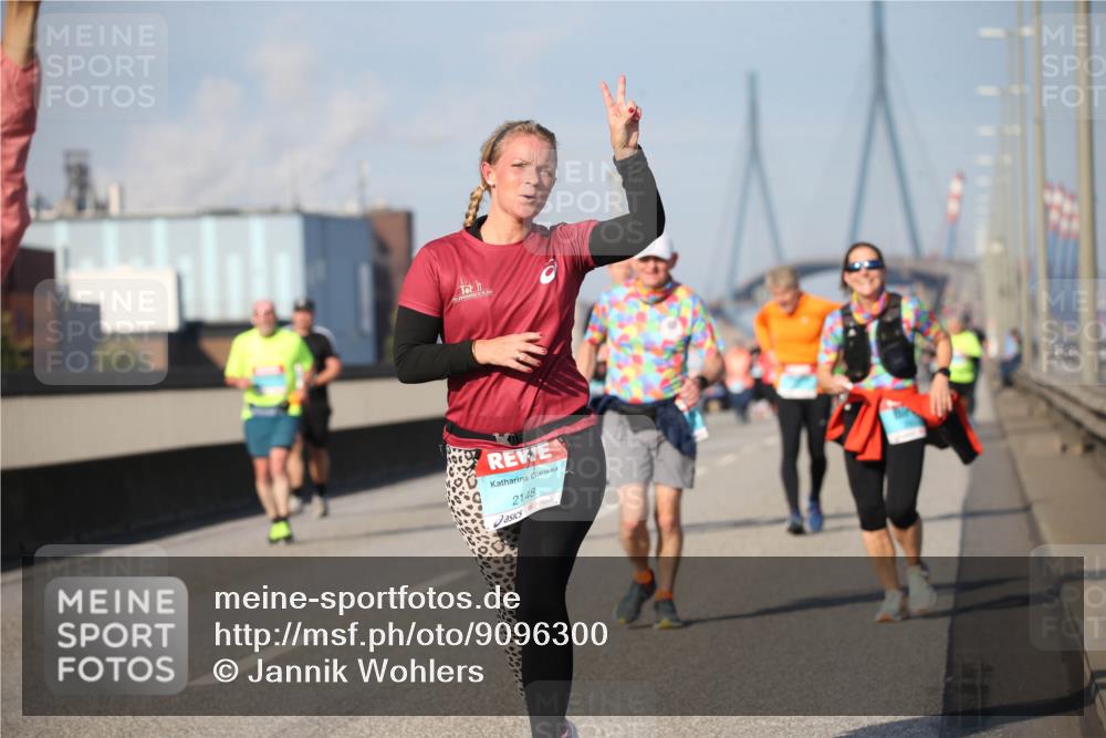 03.10.2025 - Köhlbrandbrückenlauf Jannik Wohlers http://msf.ph/oto/9096300 03.10.2025 10:14:35 Position 3 2148 meine-sportfotos.de