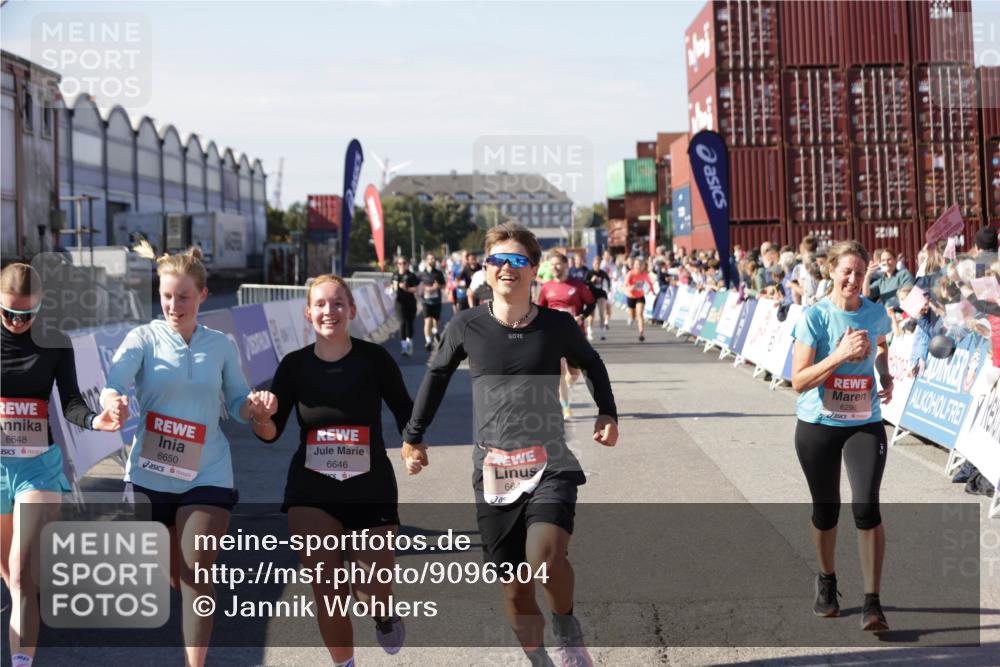 03.10.2025 - Köhlbrandbrückenlauf Jannik Wohlers http://msf.ph/oto/9096304 03.10.2025 13:21:02 Ziel 4680, 4749, 4915, 4916, 5006, 5084, 5130, 5156, 5169, 5363, 5377, 5501, 6282, 6296, 6645, 6646, 6648, 6650, 6756, 6780 meine-sportfotos.de