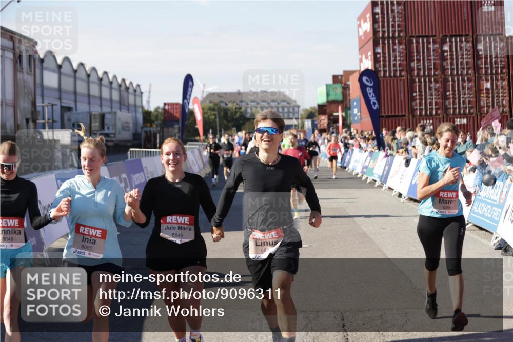 03.10.2025 - Köhlbrandbrückenlauf Jannik Wohlers http://msf.ph/oto/9096311 03.10.2025 13:21:02 Ziel 4680, 4749, 4915, 4916, 5006, 5084, 5130, 5156, 5169, 5363, 5377, 5501, 6282, 6296, 6645, 6646, 6648, 6650, 6756, 6780 meine-sportfotos.de