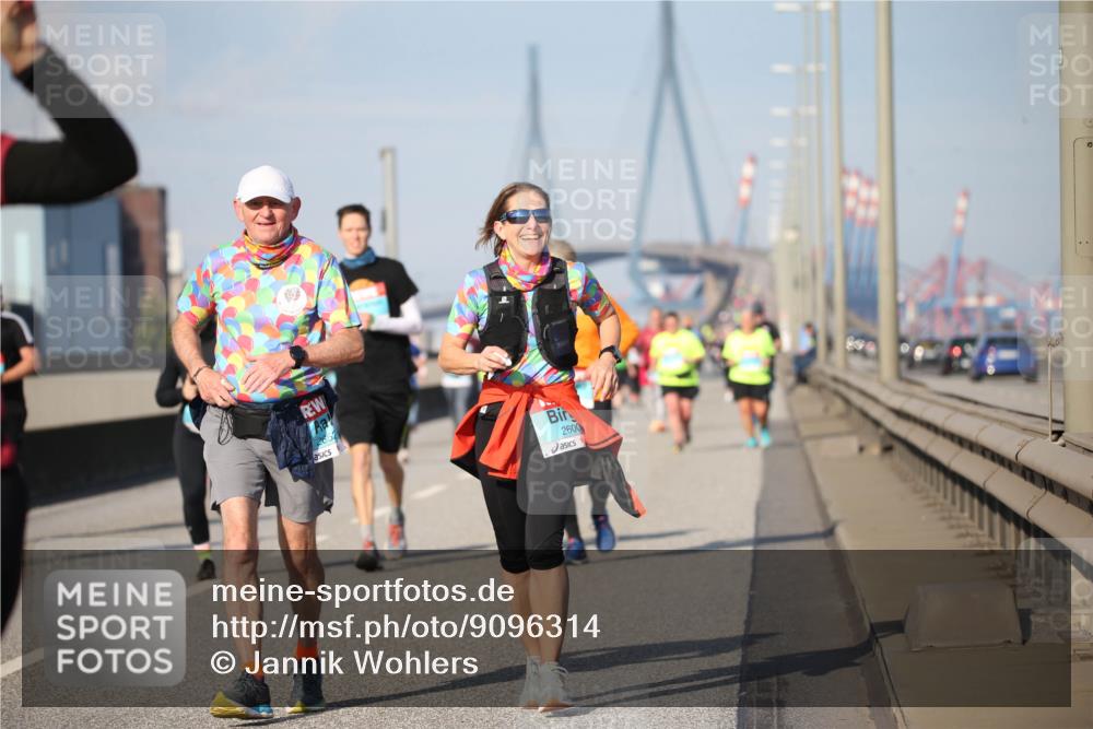 03.10.2025 - Köhlbrandbrückenlauf Jannik Wohlers http://msf.ph/oto/9096314 03.10.2025 10:14:37 Position 3 2652, 2600, 767, 0 meine-sportfotos.de