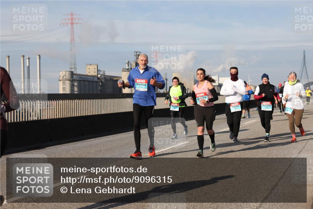 03.10.2025 - Köhlbrandbrückenlauf Lena Gebhardt http://msf.ph/oto/9096315 03.10.2025 10:09:59 Position 2 2184 meine-sportfotos.de