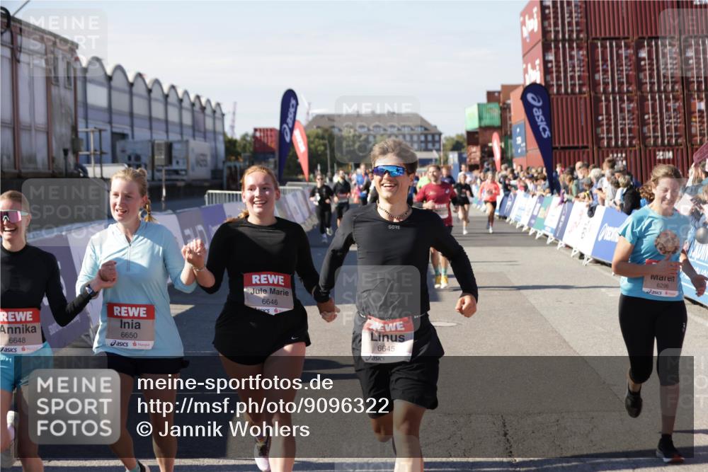 03.10.2025 - Köhlbrandbrückenlauf Jannik Wohlers http://msf.ph/oto/9096322 03.10.2025 13:21:02 Ziel 4680, 4749, 4915, 4916, 5006, 5084, 5130, 5156, 5169, 5363, 5377, 5501, 6282, 6296, 6645, 6646, 6648, 6650, 6756, 6780 meine-sportfotos.de