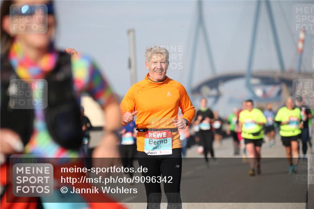 03.10.2025 - Köhlbrandbrückenlauf Jannik Wohlers http://msf.ph/oto/9096342 03.10.2025 10:14:40 Position 3 3551 meine-sportfotos.de