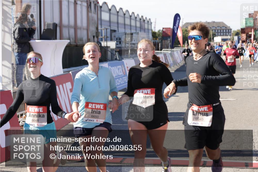 03.10.2025 - Köhlbrandbrückenlauf Jannik Wohlers http://msf.ph/oto/9096355 03.10.2025 13:21:02 Ziel 4680, 4749, 4915, 4916, 5006, 5084, 5130, 5156, 5169, 5363, 5377, 5501, 6282, 6296, 6645, 6646, 6648, 6650, 6756, 6780 meine-sportfotos.de