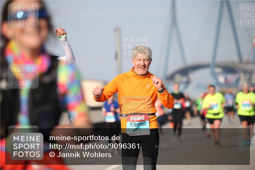 03.10.2025 - Köhlbrandbrückenlauf Jannik Wohlers http://msf.ph/oto/9096361 03.10.2025 10:14:40 Position 3 3551 meine-sportfotos.de