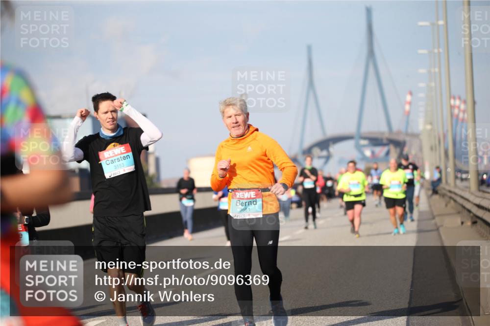 03.10.2025 - Köhlbrandbrückenlauf Jannik Wohlers http://msf.ph/oto/9096369 03.10.2025 10:14:41 Position 3 3553, 3551 meine-sportfotos.de
