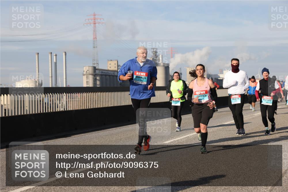 03.10.2025 - Köhlbrandbrückenlauf Lena Gebhardt http://msf.ph/oto/9096375 03.10.2025 10:09:59 Position 2 2184, 2470, 1991 meine-sportfotos.de