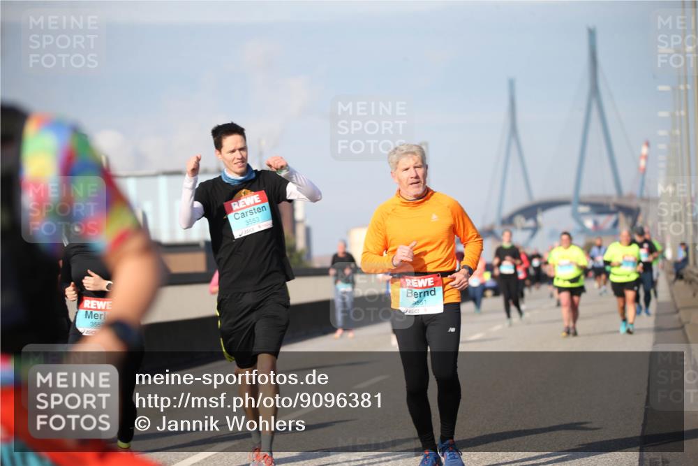 03.10.2025 - Köhlbrandbrückenlauf Jannik Wohlers http://msf.ph/oto/9096381 03.10.2025 10:14:41 Position 3 355, 3553, 3551 meine-sportfotos.de