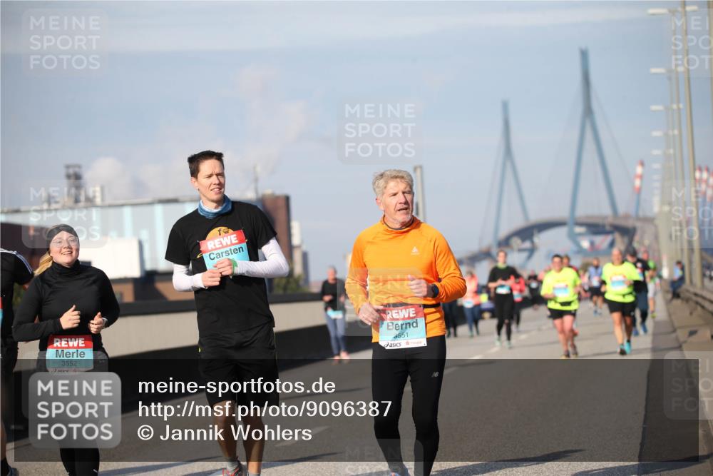03.10.2025 - Köhlbrandbrückenlauf Jannik Wohlers http://msf.ph/oto/9096387 03.10.2025 10:14:42 Position 3 3552, 3551 meine-sportfotos.de