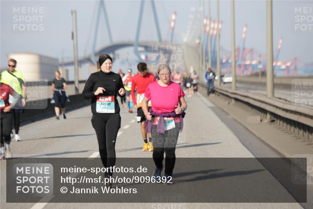 03.10.2025 - Köhlbrandbrückenlauf Jannik Wohlers http://msf.ph/oto/9096392 03.10.2025 10:17:16 Position 3 2662 meine-sportfotos.de
