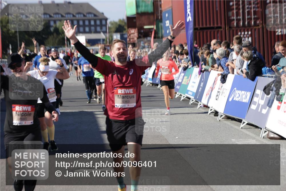 03.10.2025 - Köhlbrandbrückenlauf Jannik Wohlers http://msf.ph/oto/9096401 03.10.2025 13:21:04 Ziel 4680, 4749, 5006, 5084, 5130, 5156, 5169, 5265, 5363, 5377, 5501, 5618, 6282, 6296, 6645, 6646, 6648, 6650, 6756, 6780 meine-sportfotos.de