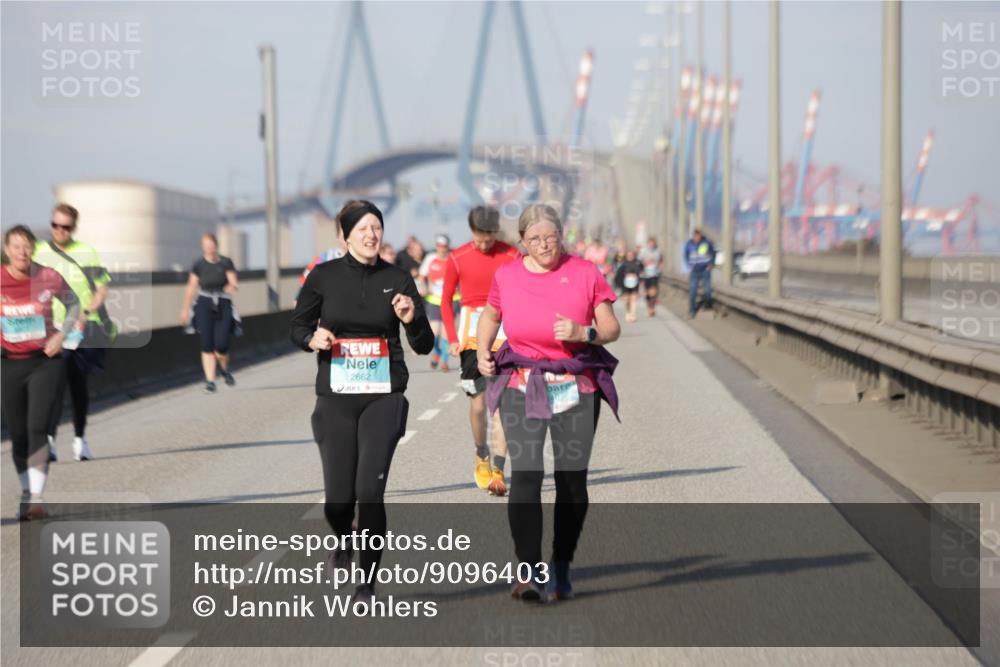 03.10.2025 - Köhlbrandbrückenlauf Jannik Wohlers http://msf.ph/oto/9096403 03.10.2025 10:17:16 Position 3  meine-sportfotos.de