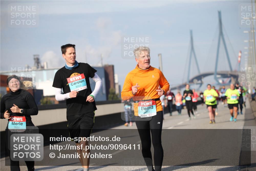03.10.2025 - Köhlbrandbrückenlauf Jannik Wohlers http://msf.ph/oto/9096411 03.10.2025 10:14:42 Position 3 3552, 25, 3553, 3551 meine-sportfotos.de