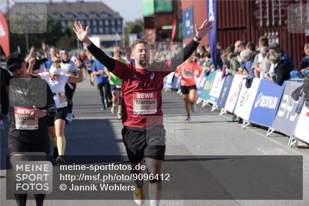 03.10.2025 - Köhlbrandbrückenlauf Jannik Wohlers http://msf.ph/oto/9096412 03.10.2025 13:21:04 Ziel 4680, 4749, 5006, 5084, 5130, 5156, 5169, 5265, 5363, 5377, 5501, 5618, 6282, 6296, 6645, 6646, 6648, 6650, 6756, 6780 meine-sportfotos.de