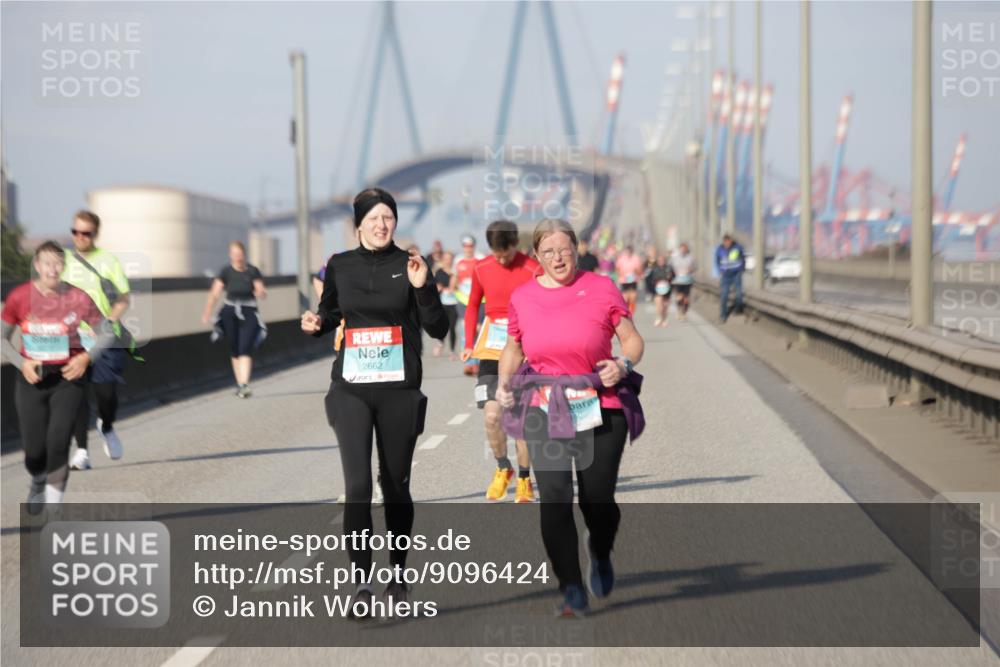 03.10.2025 - Köhlbrandbrückenlauf Jannik Wohlers http://msf.ph/oto/9096424 03.10.2025 10:17:16 Position 3 2662 meine-sportfotos.de