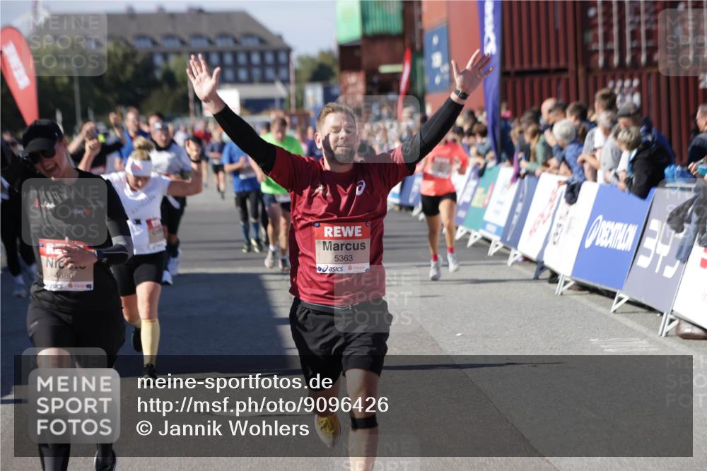 03.10.2025 - Köhlbrandbrückenlauf Jannik Wohlers http://msf.ph/oto/9096426 03.10.2025 13:21:04 Ziel 4680, 4749, 5006, 5084, 5130, 5156, 5169, 5265, 5363, 5377, 5501, 5618, 6282, 6296, 6645, 6646, 6648, 6650, 6756, 6780 meine-sportfotos.de