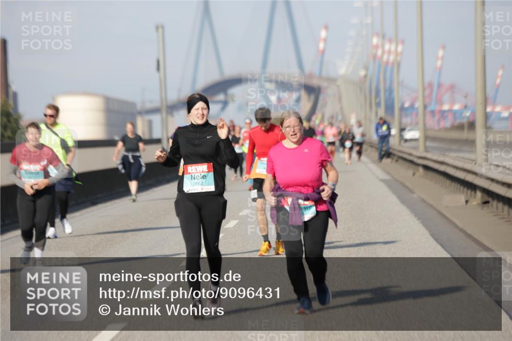 03.10.2025 - Köhlbrandbrückenlauf Jannik Wohlers http://msf.ph/oto/9096431 03.10.2025 10:17:16 Position 3 2662 meine-sportfotos.de