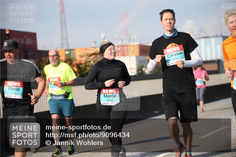 03.10.2025 - Köhlbrandbrückenlauf Jannik Wohlers http://msf.ph/oto/9096434 03.10.2025 10:14:43 Position 3 3355, 2427, 3552, 3553 meine-sportfotos.de