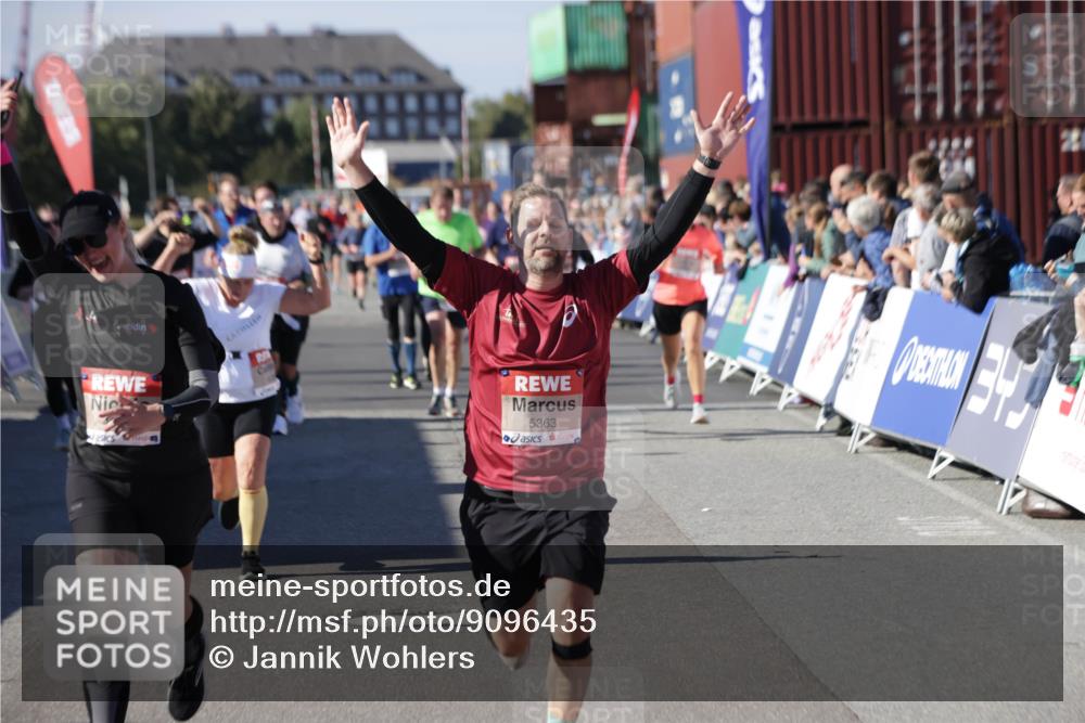 03.10.2025 - Köhlbrandbrückenlauf Jannik Wohlers http://msf.ph/oto/9096435 03.10.2025 13:21:04 Ziel 4680, 4749, 5006, 5084, 5130, 5156, 5169, 5265, 5363, 5377, 5501, 5618, 6282, 6296, 6645, 6646, 6648, 6650, 6756, 6780 meine-sportfotos.de