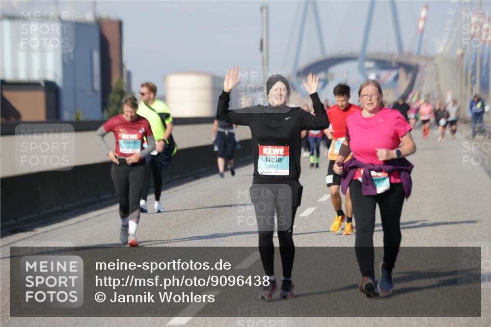 03.10.2025 - Köhlbrandbrückenlauf Jannik Wohlers http://msf.ph/oto/9096438 03.10.2025 10:17:17 Position 3 2662 meine-sportfotos.de