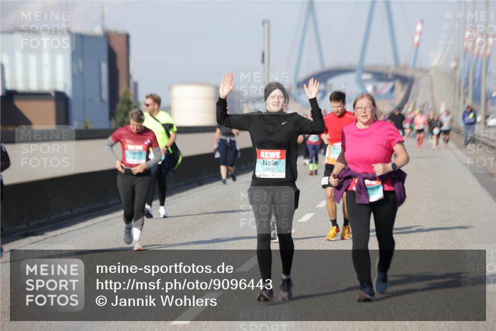 03.10.2025 - Köhlbrandbrückenlauf Jannik Wohlers http://msf.ph/oto/9096443 03.10.2025 10:17:17 Position 3 2662 meine-sportfotos.de