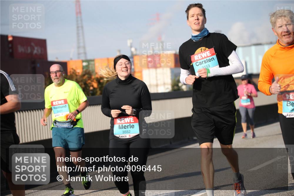 03.10.2025 - Köhlbrandbrückenlauf Jannik Wohlers http://msf.ph/oto/9096445 03.10.2025 10:14:43 Position 3 2427, 3552, 3553 meine-sportfotos.de