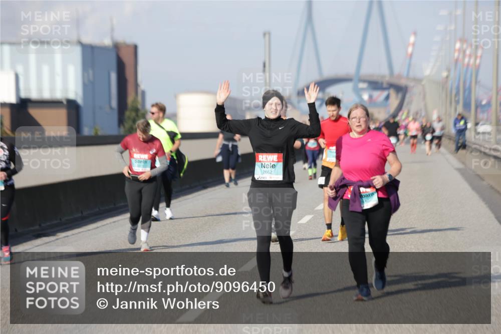 03.10.2025 - Köhlbrandbrückenlauf Jannik Wohlers http://msf.ph/oto/9096450 03.10.2025 10:17:17 Position 3 2662 meine-sportfotos.de