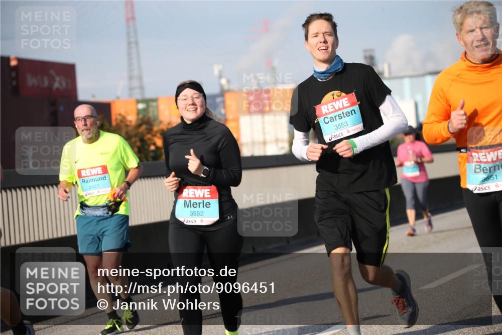 03.10.2025 - Köhlbrandbrückenlauf Jannik Wohlers http://msf.ph/oto/9096451 03.10.2025 10:14:43 Position 3 2427, 3552, 3553, 3551 meine-sportfotos.de