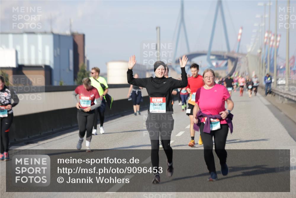 03.10.2025 - Köhlbrandbrückenlauf Jannik Wohlers http://msf.ph/oto/9096453 03.10.2025 10:17:17 Position 3 2662 meine-sportfotos.de