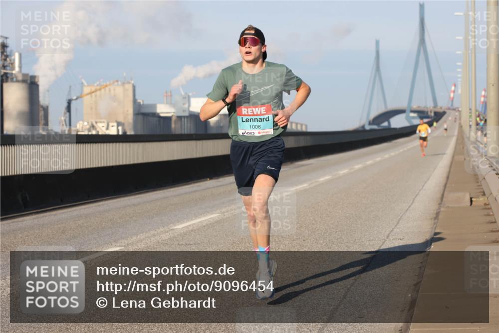 03.10.2025 - Köhlbrandbrückenlauf Lena Gebhardt http://msf.ph/oto/9096454 03.10.2025 09:33:05 Position 2 1008 meine-sportfotos.de