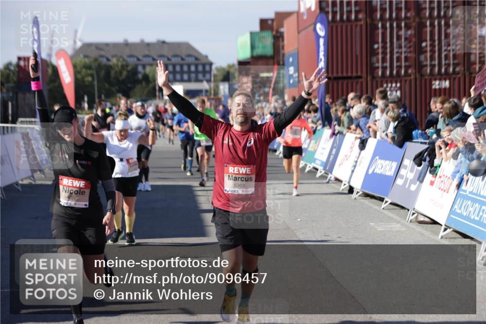 03.10.2025 - Köhlbrandbrückenlauf Jannik Wohlers http://msf.ph/oto/9096457 03.10.2025 13:21:04 Ziel 4680, 4749, 5006, 5084, 5130, 5156, 5169, 5265, 5363, 5377, 5501, 5618, 6282, 6296, 6645, 6646, 6648, 6650, 6756, 6780 meine-sportfotos.de